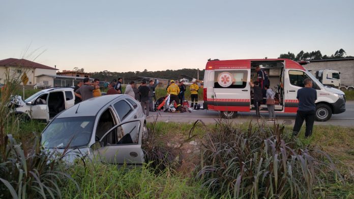 Acidente grave interrompe trânsito na BR-282