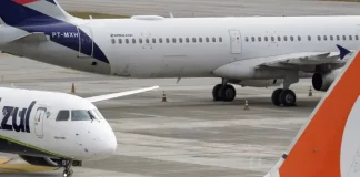 Aviões no aeroporto Hercílio Luz, em Florianópolis