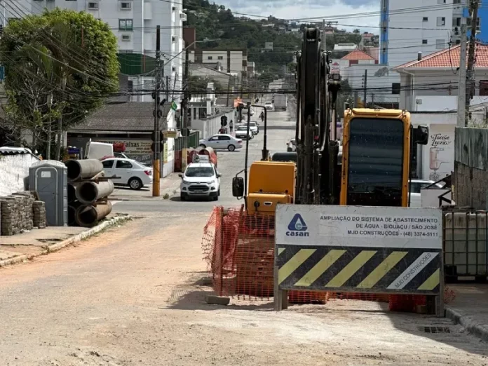 Prefeitura de São José embarga obra de adutora da Casan