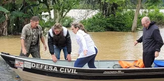 Ao menos 26 mil pessoas estão abrigadas por causa das chuvas em SC