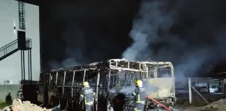 Dois ônibus são queimados em Palhoça em tentativa de furto