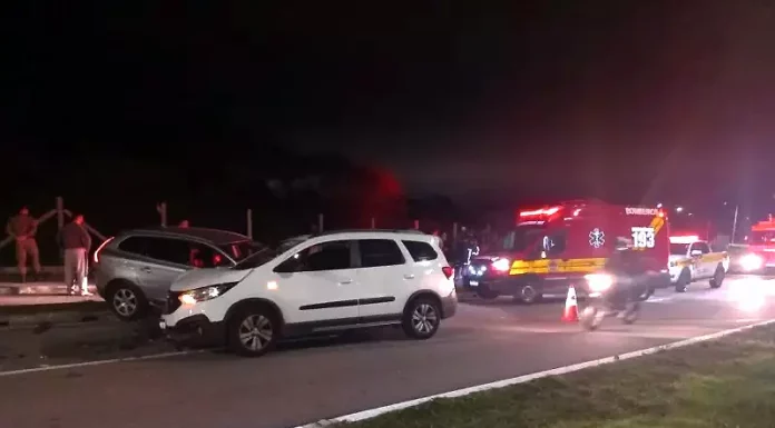 Motorista bêbado dirige carro de luxo na contramão e causa acidente em Florianópolis