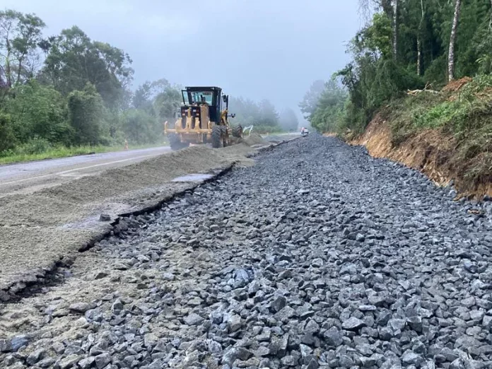 Obra emergencial na BR-282 em Alfredo Wagner