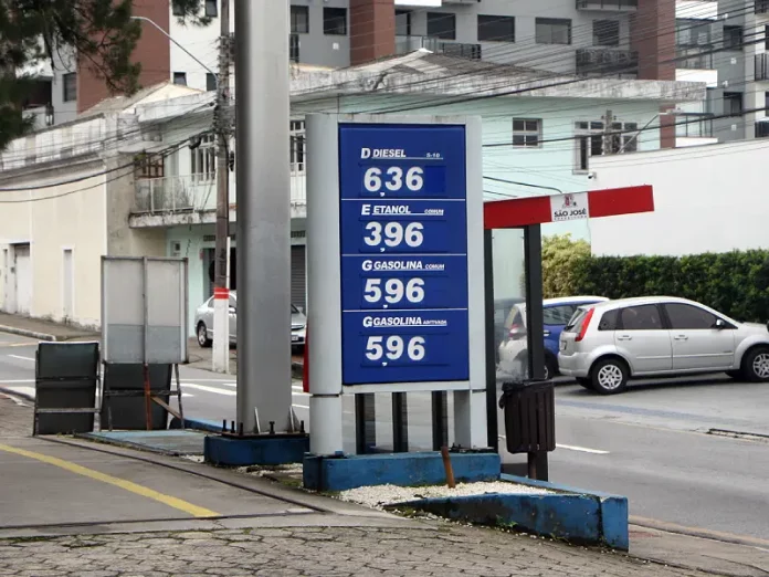 Postos de combustíveis na Grande Florianópolis recuam de aumento exagerado na gasolina