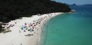 Acesso à ilha do Campeche, em Florianópolis