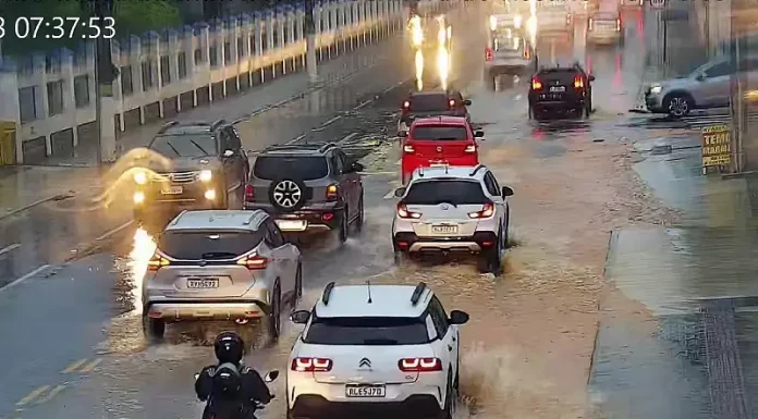 Temporal deixa ruas da Grande Florianópolis alagadas