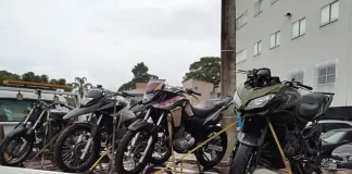 Desmanche de motos e loja que revendia peças são flagrados em São José, com 3 presos