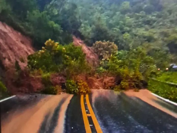 Serra do Rio do Rastro é interdita por quedas de barreiras