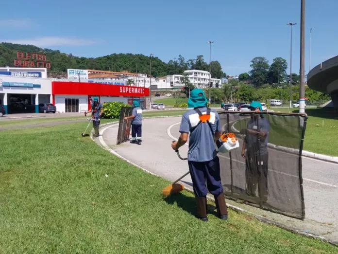 Presos iniciam trabalho nas ruas de Florianópolis