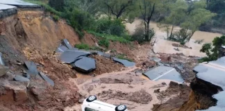 BR-470 é interditada devido à abertura de cratera e acidente com veículo que caiu no local