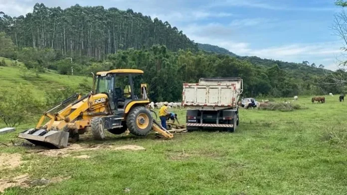 Construções são barradas em área de preservação em Sorocaba, interior de Biguaçu