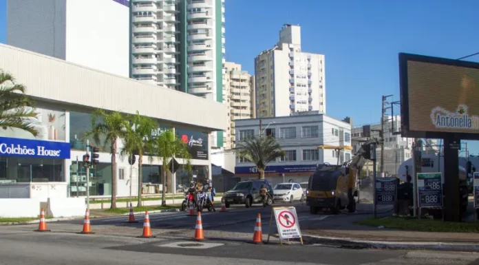 Av. Josué di Bernardi começa a ser recapeada