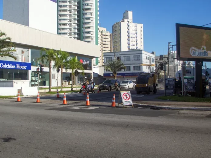 Av. Josué di Bernardi começa a ser recapeada