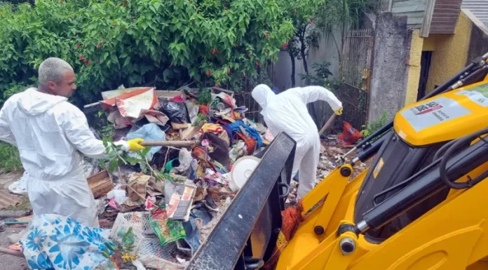 Combate à dengue: São José mobiliza força-tarefa para remover lixo de residência