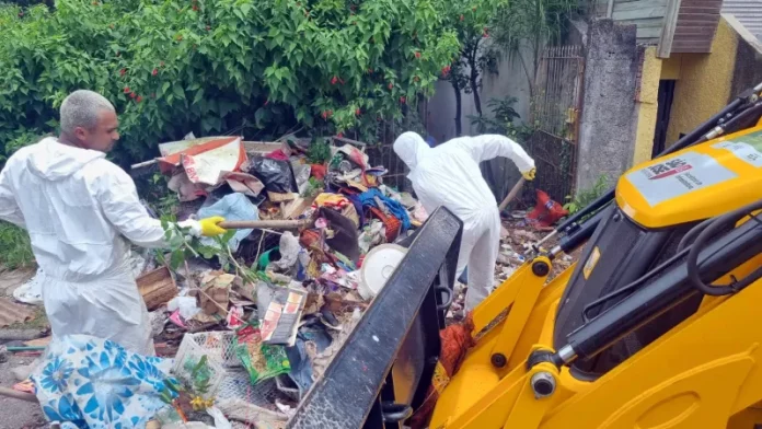 Combate à dengue: São José mobiliza força-tarefa para remover lixo de residência