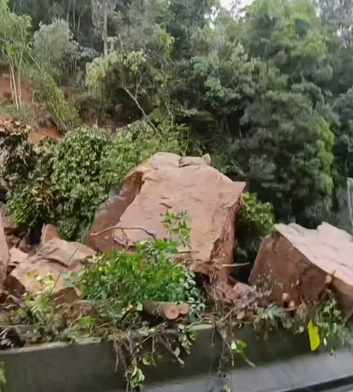 Pavimento da BR-101 no Morro dos Cavalos afundou com impacto de rocha