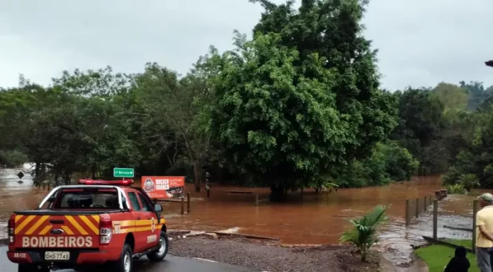 Alagamentos por causa do excesso de chuva no Oeste de SC