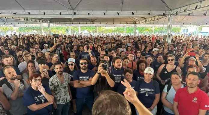 Assembleia decidiu suspender greve por 2 meses após proposta do governo