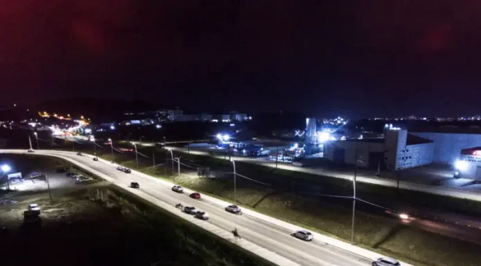 Acendimento de luzes marca inauguração da Avenida Beira-Rio