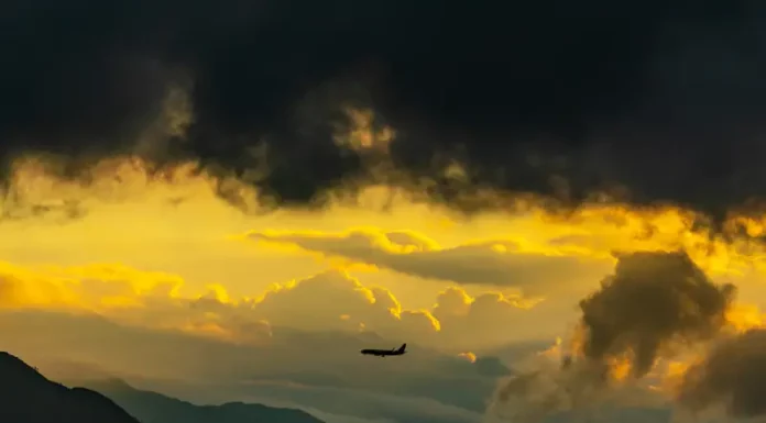 Nuvens no entorno do Aeroporto de Florianópolis